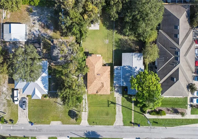 Photo 2 of Single family home for sale at 402 Tuscarora St, Lakeland, FL 33805 | MLS# S5143966 | Listing updated on 2026-08-18