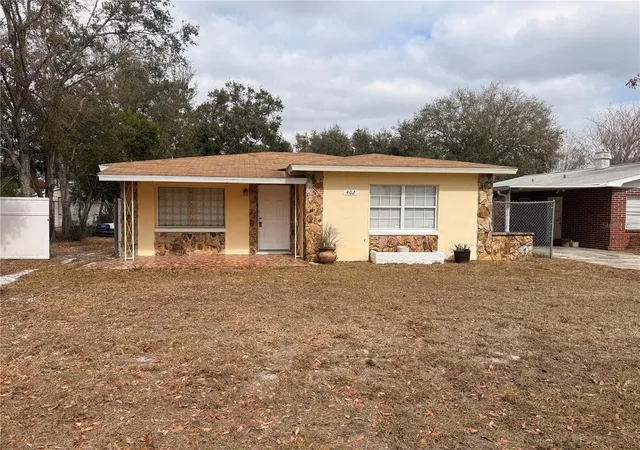 Photo 4 of Single family home for sale at 402 Tuscarora St, Lakeland, FL 33805 | MLS# S5143966 | Listing updated on 2026-08-18