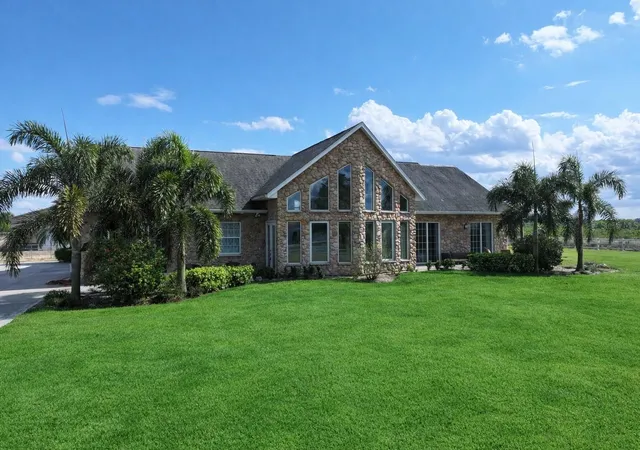 3rd image of 186 S Bear Pointe Dr, Lake Placid, FL 33852 | MLS# O6383032
