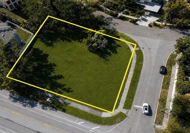3rd image of 116 W Davis Blvd, Tampa, FL 33606 | MLS# TB8476989
