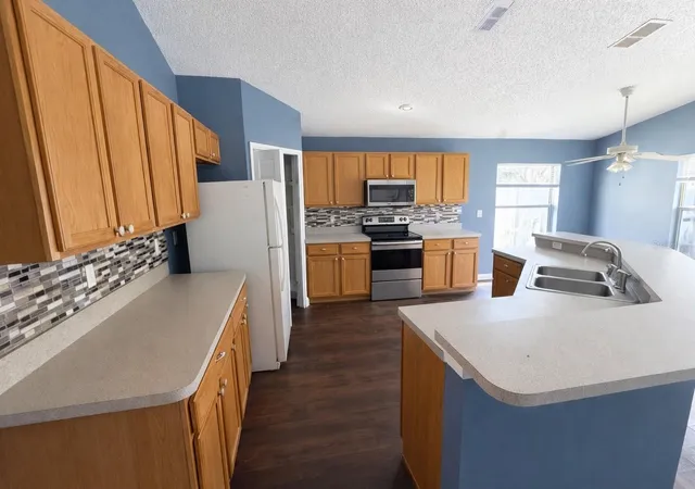 Photo 3 of Sale Pending at 551 Lake Charles Dr, Davenport, FL 33837 | MLS# S5143999 | Listing updated on 2026-07-29