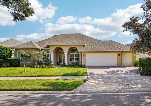 Photo 1 of Single family home for sale at 1500 Edgewater Dr, Mount Dora, FL 32757 | MLS# O6383176 | Listing updated on 2026-10-05