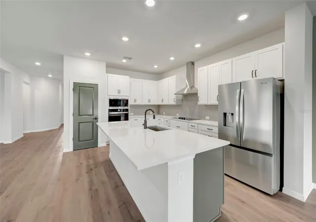 Photo 3 of Single family home for sale at 614 Kingswood Ct, Bradenton, FL 34212 | MLS# TB8477173 | Listing updated on 2026-10-22