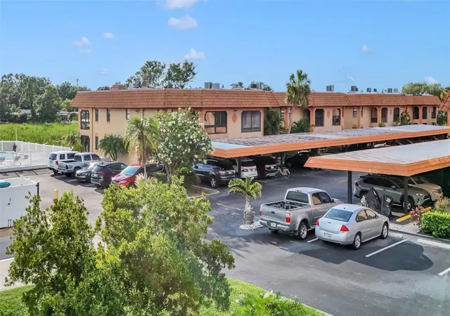 Photo 3 of Condo for sale at 10192 Seminole Is Dr #10192, Largo, FL 33773 | MLS# TB8477284 | Listing updated on 2026-08-31
