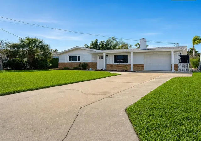 Photo 1 of Single family home for sale at 13525 Maria Dr, Hudson, FL 34667 | MLS# W7883124 | Listing updated on 2026-08-21