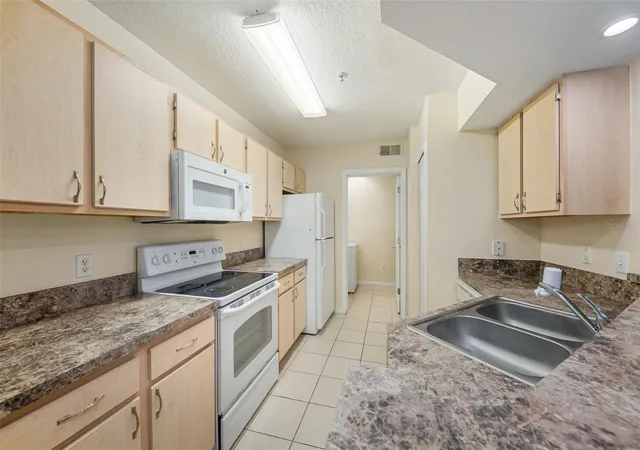 4th image of 737 Crest Pines Dr #634, Orlando, FL 32828 | MLS# O6383388