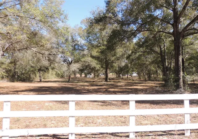 Photo 3 of Manufactured home for sale at 4551 SE 138th Terrace, Morriston, FL 32668 | MLS# OM719044 | Listing updated on 2026-10-01