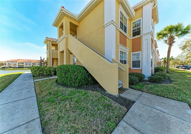 Photo 3 of Condo for sale at 1130 Villagio Cir #201, Sarasota, FL 34237 | MLS# A4682987 | Listing updated on 2026-09-14