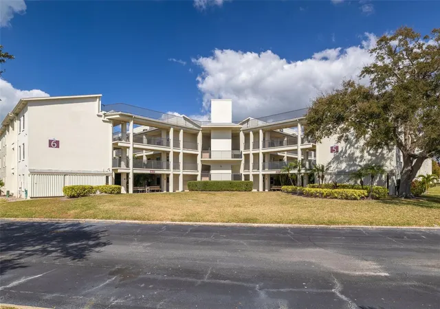 Photo 3 of Condo for sale at 2700 Bayshore Blvd #5302, Dunedin, FL 34698 | MLS# TB8477619 | Listing updated on 2026-09-20