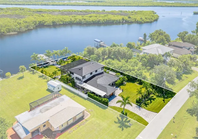 Photo 1 of Single family home for sale at 2424 Harbour Dr, Punta Gorda, FL 33983 | MLS# C7522148 | Listing updated on 2026-10-01