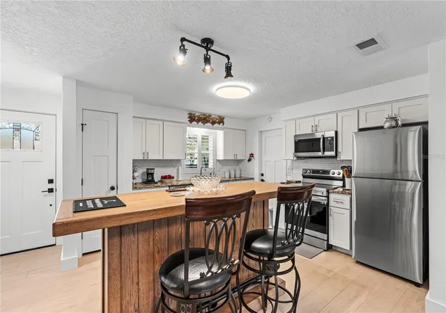 Photo 2 of Single family home for sale at 2005 Oriole Ln, South Daytona, FL 32119 | MLS# FC316259 | Listing updated on 2026-10-05