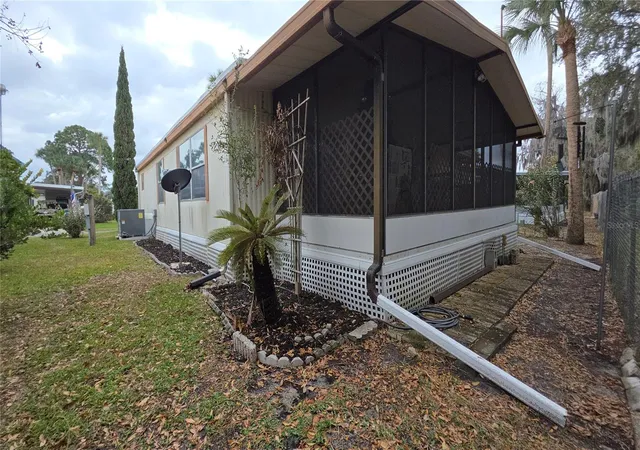 5th image of 252 Pinewood Dr, Eustis, FL 32726 | MLS# G5108401