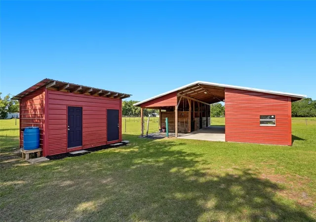 3rd image of 123 S Wiggins Rd, Plant City, FL 33566 | MLS# L4959522
