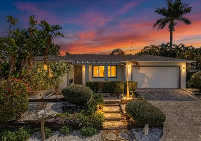 Photo 2 of Single family home for sale at 550 De Narvaez Dr, Longboat Key, FL 34228 | MLS# A4683082 | Listing updated on 2026-10-09