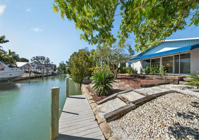 Photo 3 of Single family home for sale at 550 De Narvaez Dr, Longboat Key, FL 34228 | MLS# A4683082 | Listing updated on 2026-10-09