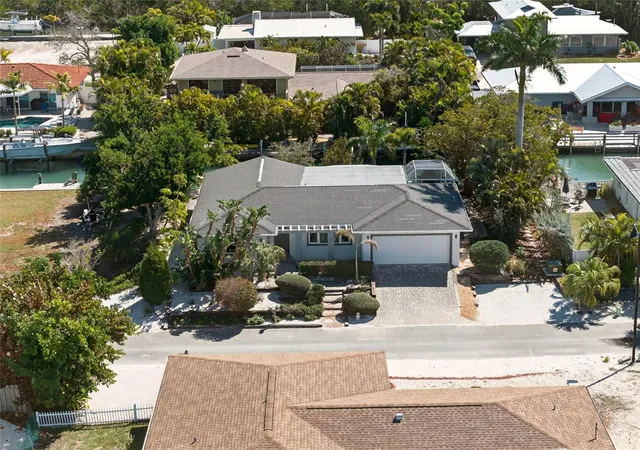 Photo 3 of Single family home for sale at 550 De Narvaez Dr, Longboat Key, FL 34228 | MLS# A4683082 | Listing updated on 2026-10-10