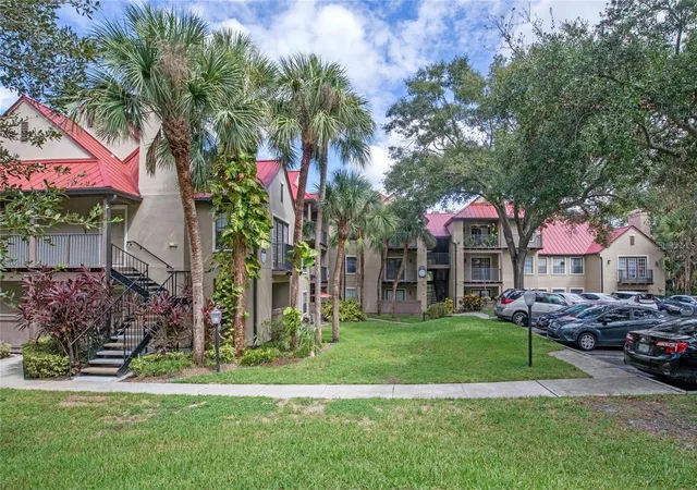 Listing Photo 5 - Condo for sale in building located at 236 Afton Sq, Altamonte Springs, FL 32714 - Unit #305