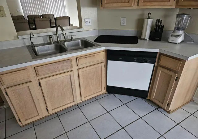 4th image of 8033 Macdougall Dr E, Jacksonville, FL 32244 | MLS# S5144147
