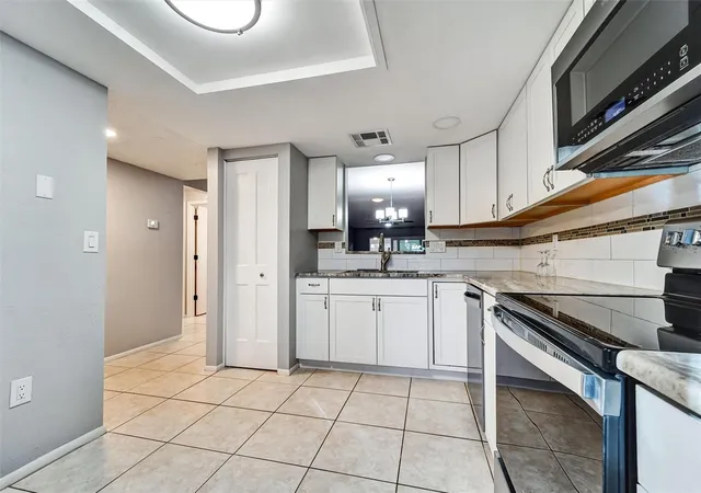 2nd image of 8330 High Point Cir #6, Port Richey, FL 34668 | MLS# W7883163