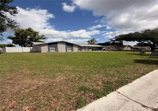 3rd image of 1210 Lady Elaine Dr, Valrico, FL 33594 | MLS# TB8478008