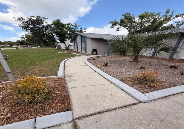 4th image of 1210 Lady Elaine Dr, Valrico, FL 33594 | MLS# TB8478008