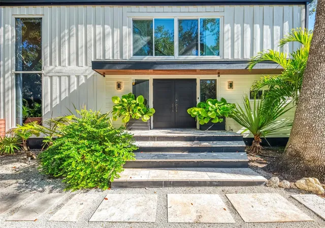 Photo 5 of Single family home for sale at 5303 Hidden Harbor Rd, Sarasota, FL 34242 | MLS# N6143036 | Listing updated on 2026-06-28