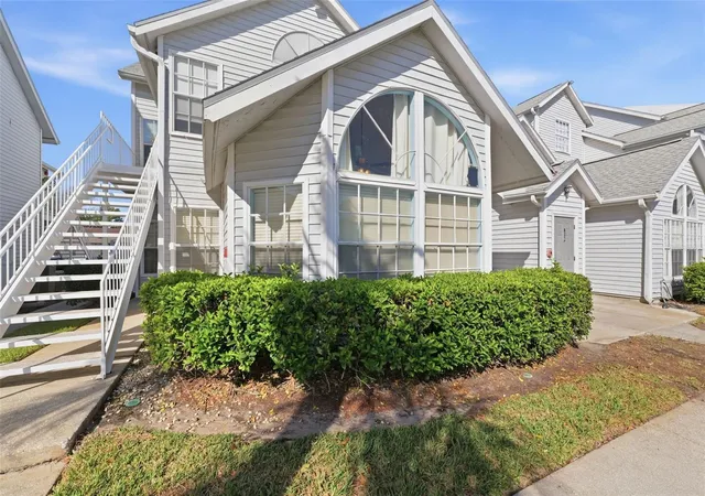 Listing Photo 3 - Condo for sale in building located at 12245 Armenia Gables Cir, TAMPA, FL 33612 - Unit #12245