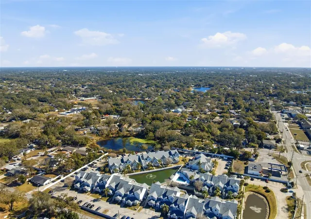 Listing Photo 2 - Condo for sale in building located at 12245 Armenia Gables Cir, TAMPA, FL 33612 - Unit #12245