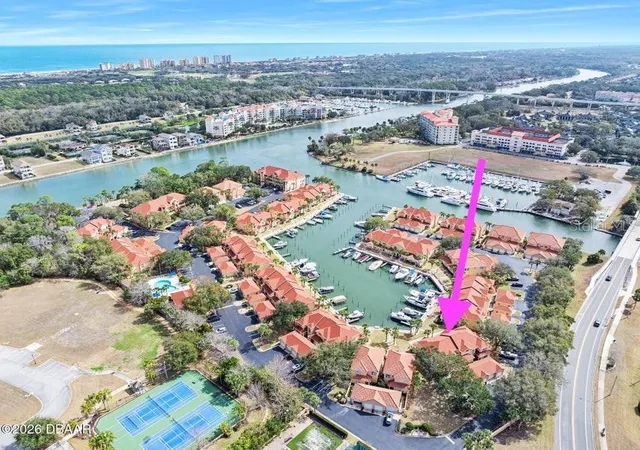 Photo 3 of Townhouse for sale at 25 Marina Point Pl, Palm Coast, FL 32137 | MLS# FC316293 | Listing updated on 2026-08-13