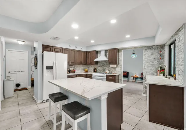 Photo 4 of Single family home for sale at 2715 Berryknoll Pl, Valrico, FL 33596 | MLS# TB8478072 | Listing updated on 2026-06-01