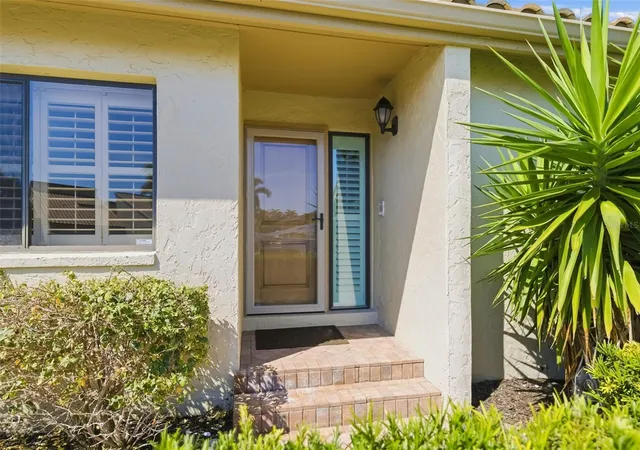 Homes for sale in Longboat Key, FL | 2326 Harbour Oaks Dr, Longboat Key, FL 34228 | MLS# A4683180