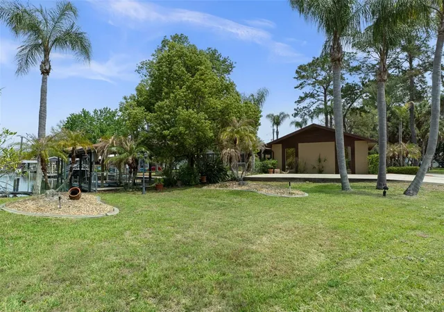 Homes for sale in Crystal River, FL | 239 Se Paradise Point Rd, Crystal River, FL 34429 | MLS# OM719146
