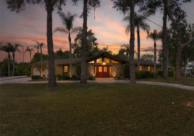 Homes for sale in Crystal River, FL | 239 Se Paradise Point Rd, Crystal River, FL 34429 | MLS# OM719146