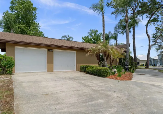 Homes for sale in Crystal River, FL | 239 Se Paradise Point Rd, Crystal River, FL 34429 | MLS# OM719146