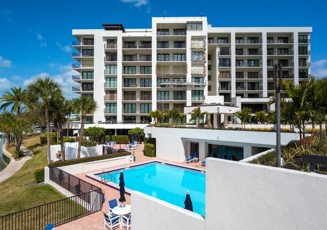 2nd image of 8 Belleview Blvd #108, Belleair, FL 33756 | MLS# TB8478158