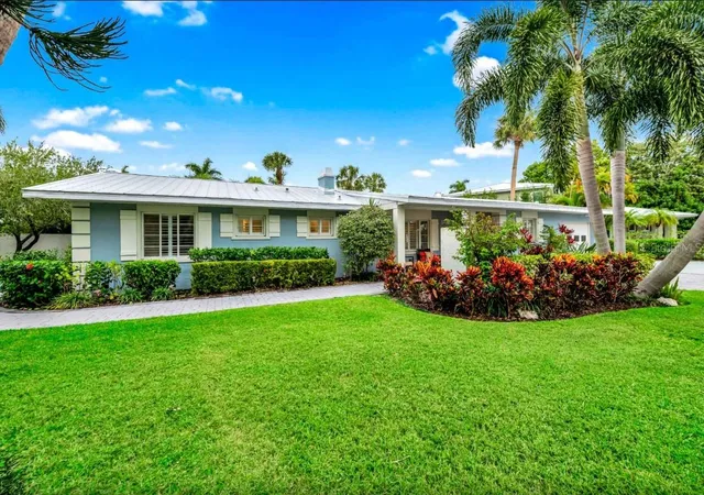 2nd image of 301 Jackson Dr, Sarasota, FL 34236 | MLS# A4683209