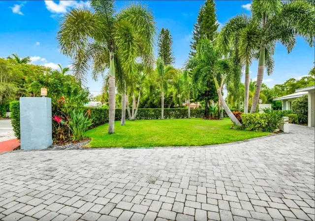 3rd image of 301 Jackson Dr, Sarasota, FL 34236 | MLS# A4683209