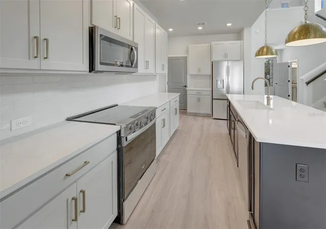 Photo 4 of Single family home for sale at 15239 Eastlyn Dr, Bradenton, FL 34212 | MLS# TB8478200 | Listing updated on 2026-10-22