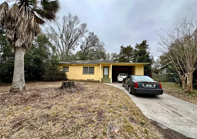Photo 1 of Single family home for sale at 424 W Hogle Ave, Deland, FL 32720 | MLS# V4947458 | Listing updated on 2026-10-09