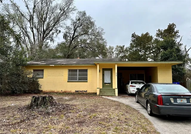 Photo 2 of Single family home for sale at 424 W Hogle Ave, Deland, FL 32720 | MLS# V4947458 | Listing updated on 2026-10-09