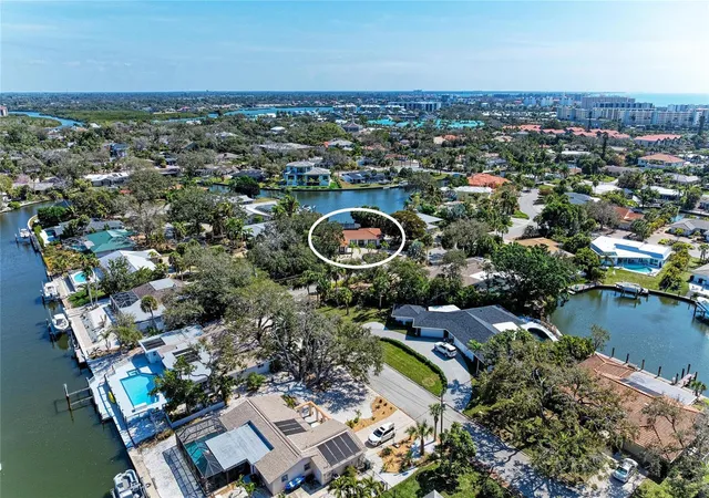 Photo 3 of Single family home for sale at 5507 Contento Dr, Sarasota, FL 34242 | MLS# A4683288 | Listing updated on 2026-08-14