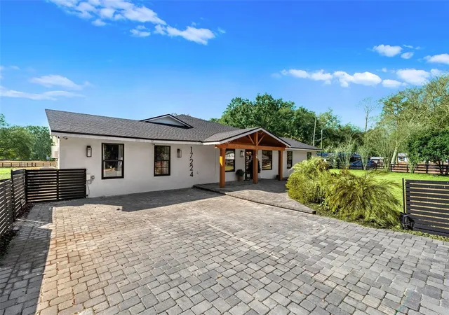 Photo 2 of Single family home for sale at 17224 Old Country Ln, Winter Garden, FL 34787 | MLS# O6384075 | Listing updated on 2026-07-18
