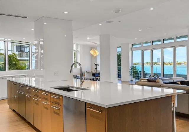 4th image of 280 Golden Gate Pt #200, Sarasota, FL 34236 | MLS# A4683299