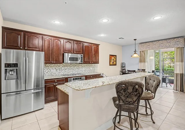 Listing Photo 3 - Condo for sale in building located at 1405 Lisbon Ct, DAVENPORT, FL 33896