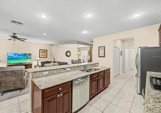 Listing Photo 5 - Condo for sale in building located at 1405 Lisbon Ct, DAVENPORT, FL 33896