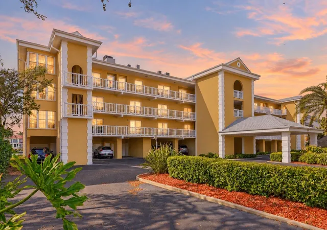 Photo 2 of Townhouse for sale at 544 Pinellas Bayway S #TH13, Saint Petersburg, FL 33715 | MLS# TB8478439 | Listing updated on 2026-10-20