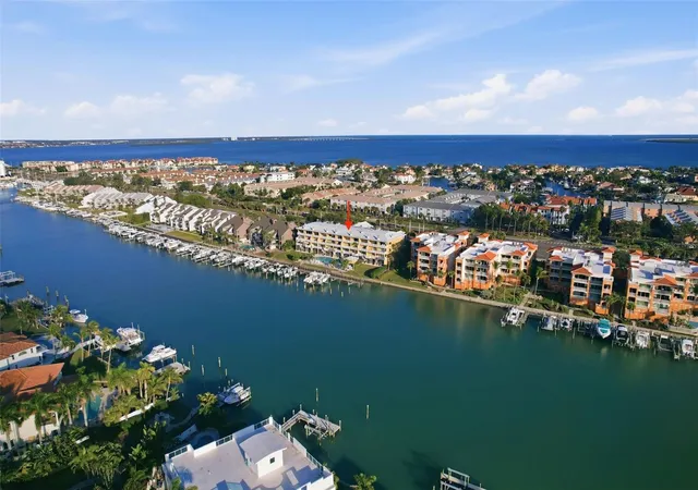 Homes for sale in Saint Petersburg, FL | 544 Pinellas Bayway, Saint Petersburg, FL 33715 | Houzeo