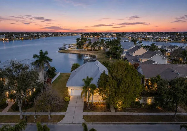 Photo 2 of Single family home for sale at 423 Manns Harbor Dr, Apollo Beach, FL 33572 | MLS# TB8478472 | Listing updated on 2026-08-21