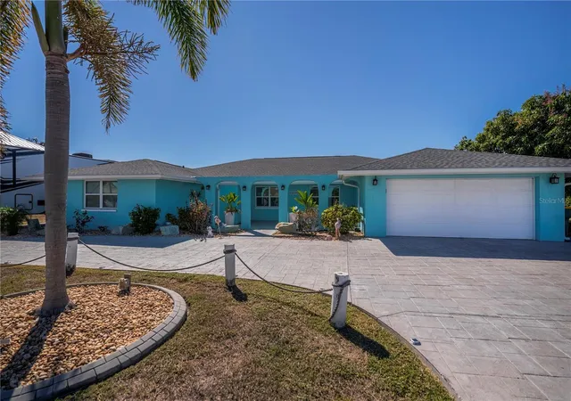 Photo 2 of Single family home for sale at 121 Sinclair St Se, Port Charlotte, FL 33952 | MLS# C7522272 | Listing updated on 2026-05-01