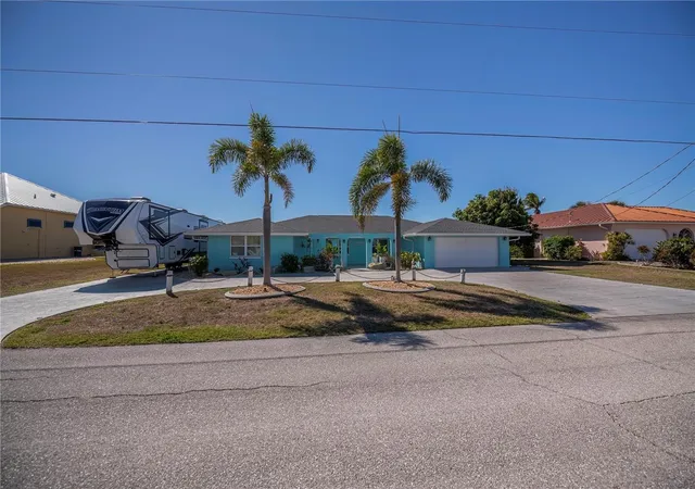 Photo 4 of Single family home for sale at 121 Sinclair St SE, Port Charlotte, FL 33952 | MLS# C7522272 | Listing updated on 2026-05-01